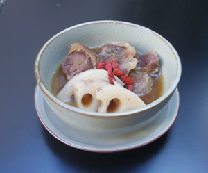 牛すね肉の韓国風スープ
